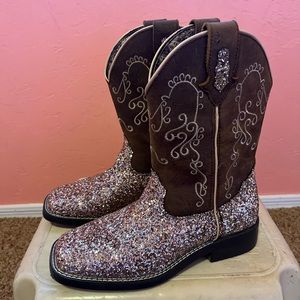 Sparkly cow girl boots!
